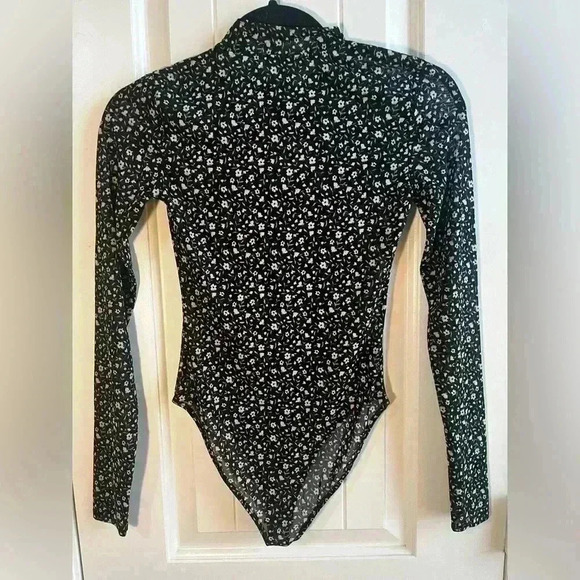Forever 21 sheer floral bodysuit - Picture 4 of 8